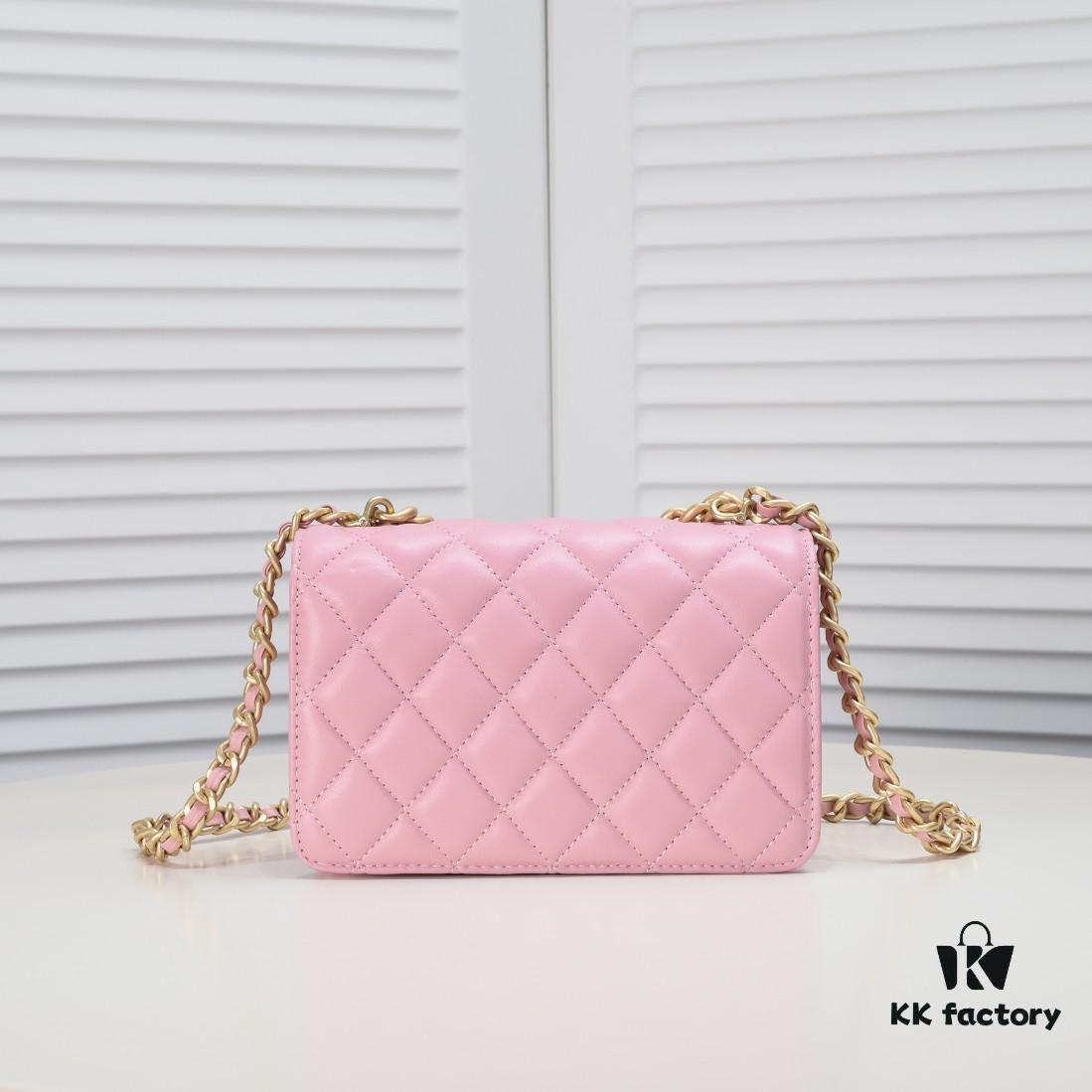 Chanel Should Be This Kind of Effortlessly Elegant – Slightly More Structured with a Shinier Leather Finish, Feeling More Like a Le Boy from the Side