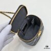 Chanel 2021 Fall/Winter New Arrival Mini Cosmetic Handheld Box, Compact Storage Pouch, Authentic Hardware, Adjustable Strap, Imported Lambskin, Perfect for On-the-Go Touch-Ups and Stylish Daily Accessory