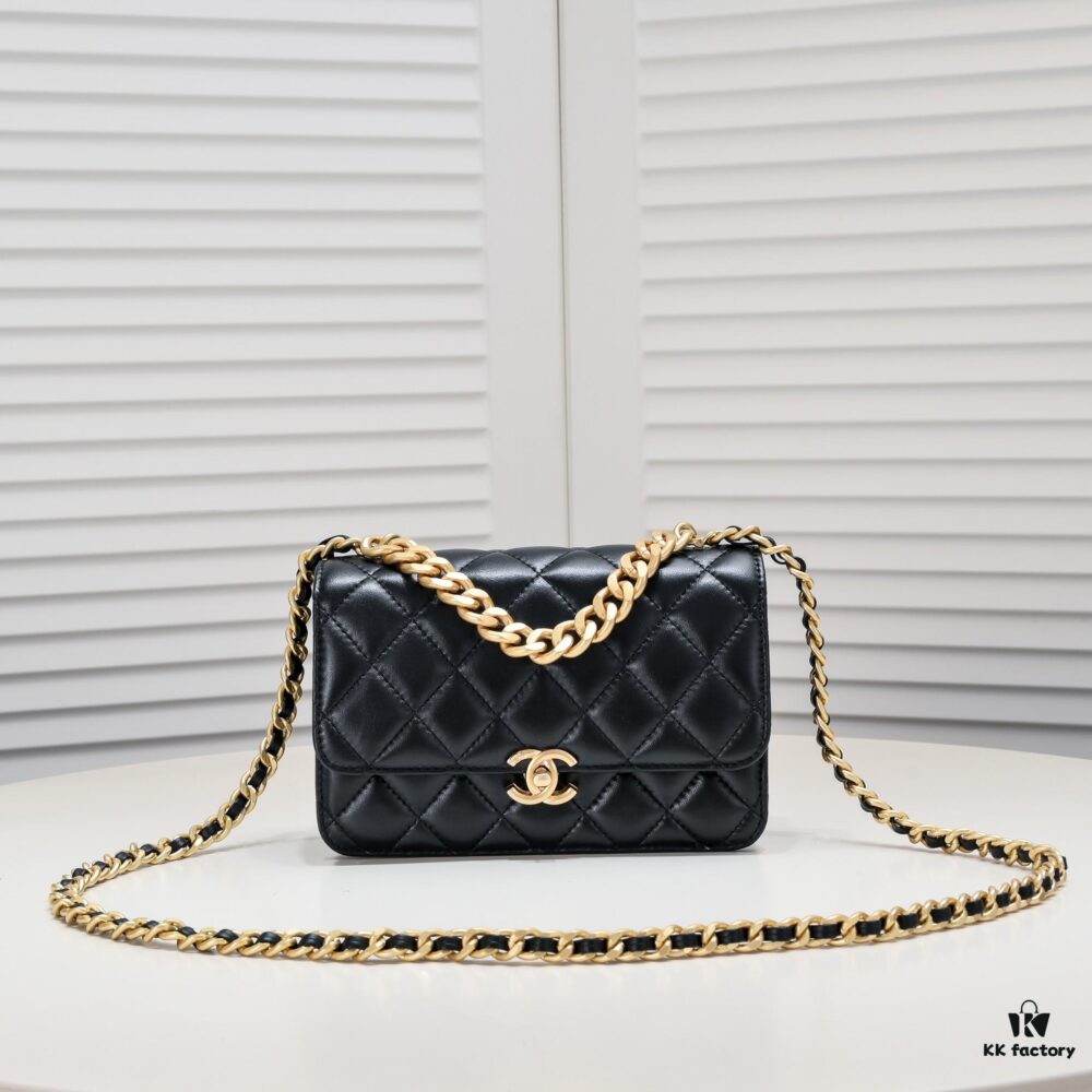 Chanel Should Be This Way: More Structured and Refined with a Laid-Back Elegance