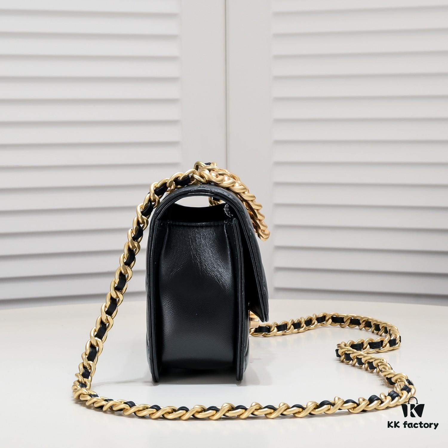 Chanel Should Be This Way: More Structured and Refined with a Laid-Back Elegance