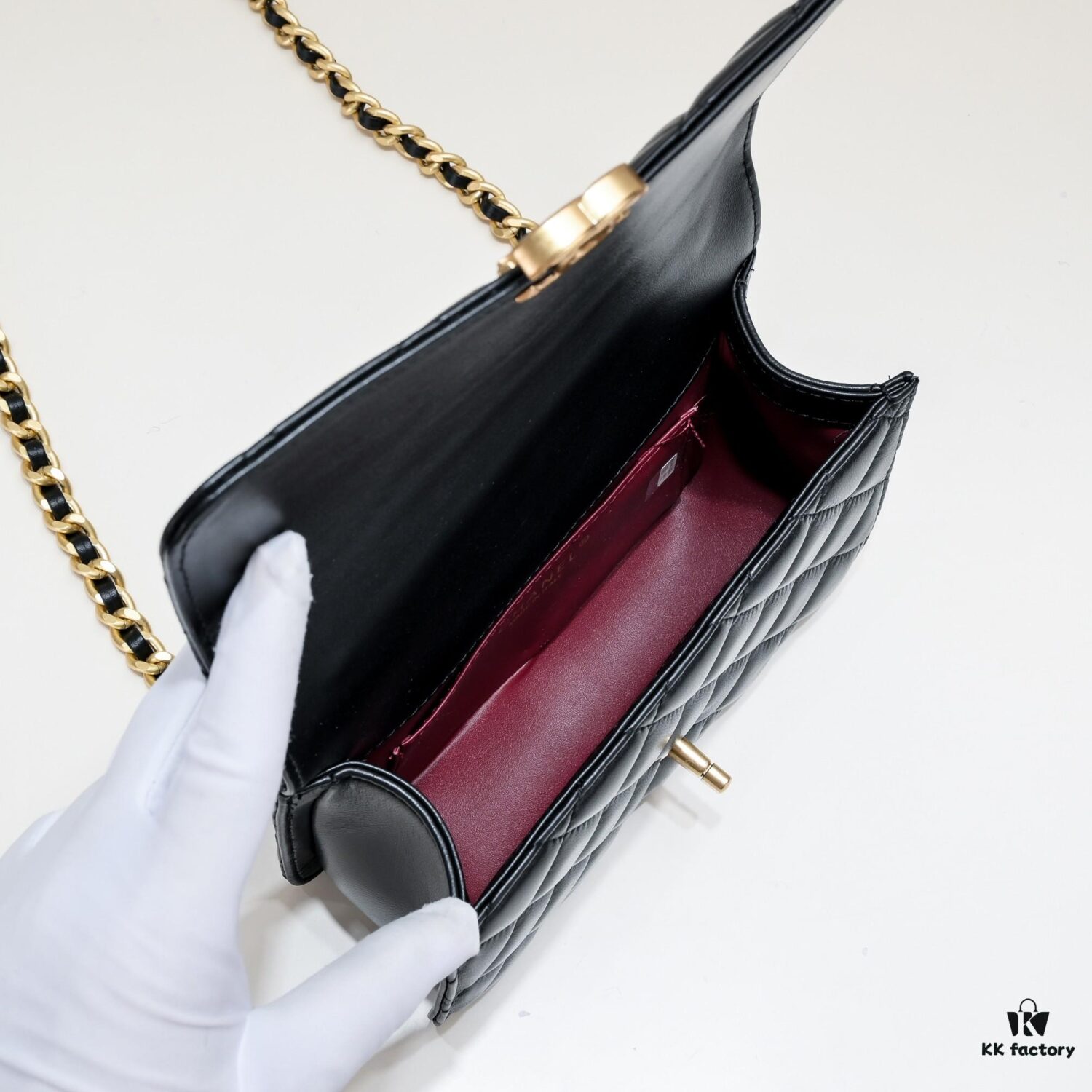 Chanel Should Be This Way: More Structured and Refined with a Laid-Back Elegance