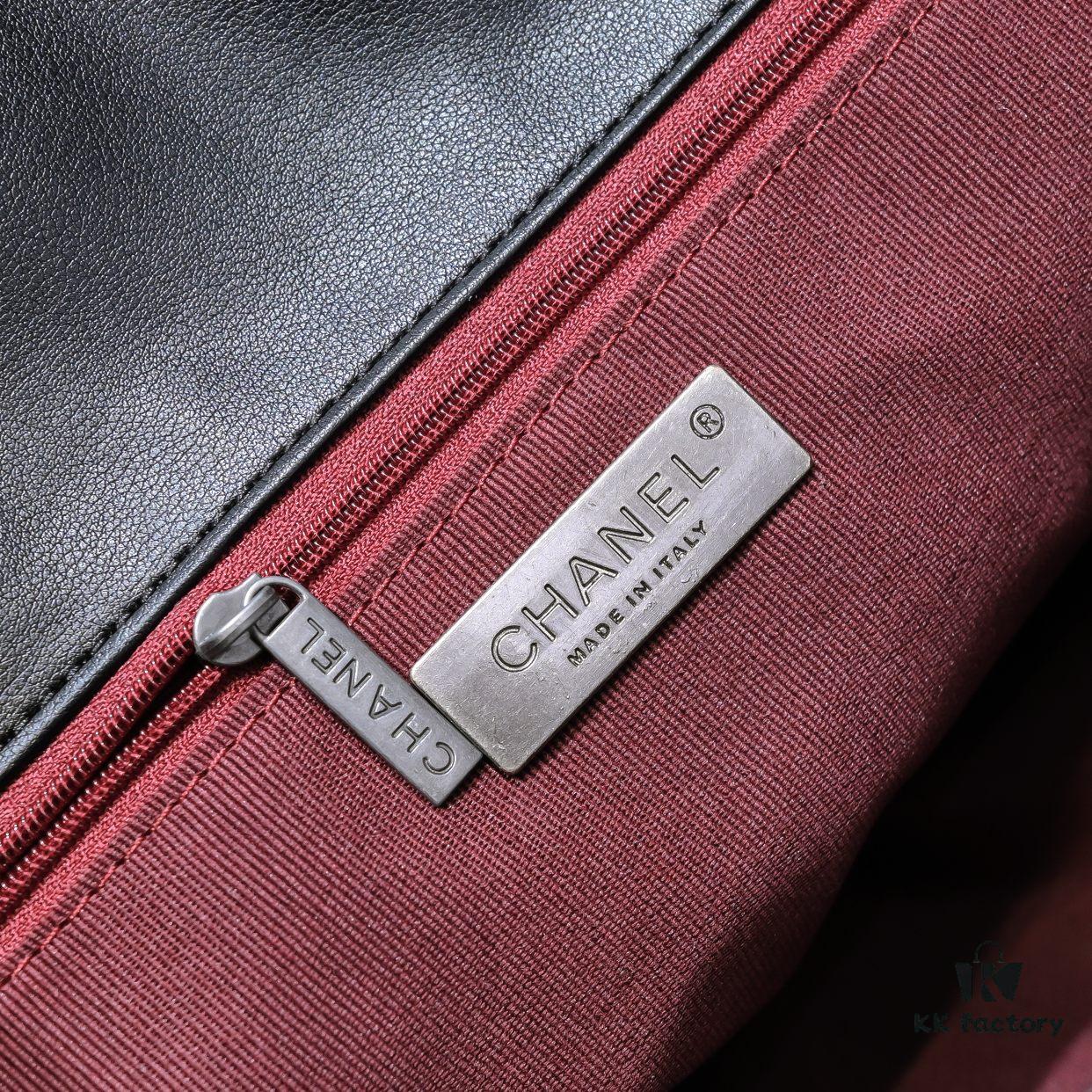 Black Medium-Sized Chanel Latest Bestseller - Now Available