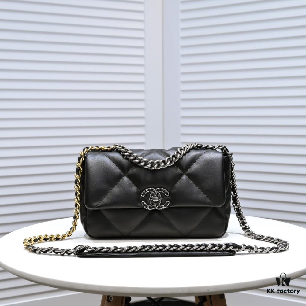 Black Small Chanel Latest Bestseller Just Arrived 📣📣 Same as Boutique, Genuine Imported Calfskin Leather 🐂 Super Soft Touch, Excellent Fit, Can Be Carried by Hand, on Shoulder or Crossbody, Fully Showcasing Women's Elegant Charm 💃 Act Now!
