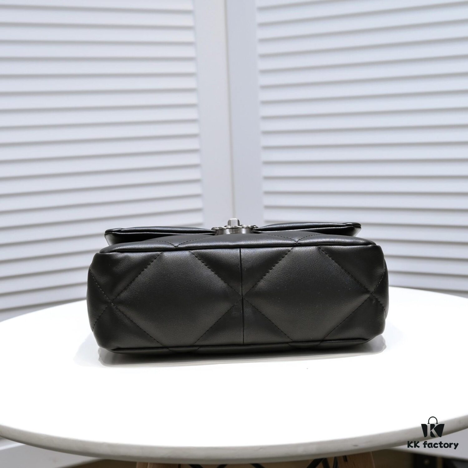 Black Small Chanel Latest Bestseller Just Arrived 📣📣 Same as Boutique, Genuine Imported Calfskin Leather 🐂 Super Soft Touch, Excellent Fit, Can Be Carried by Hand, on Shoulder or Crossbody, Fully Showcasing Women's Elegant Charm 💃 Act Now!