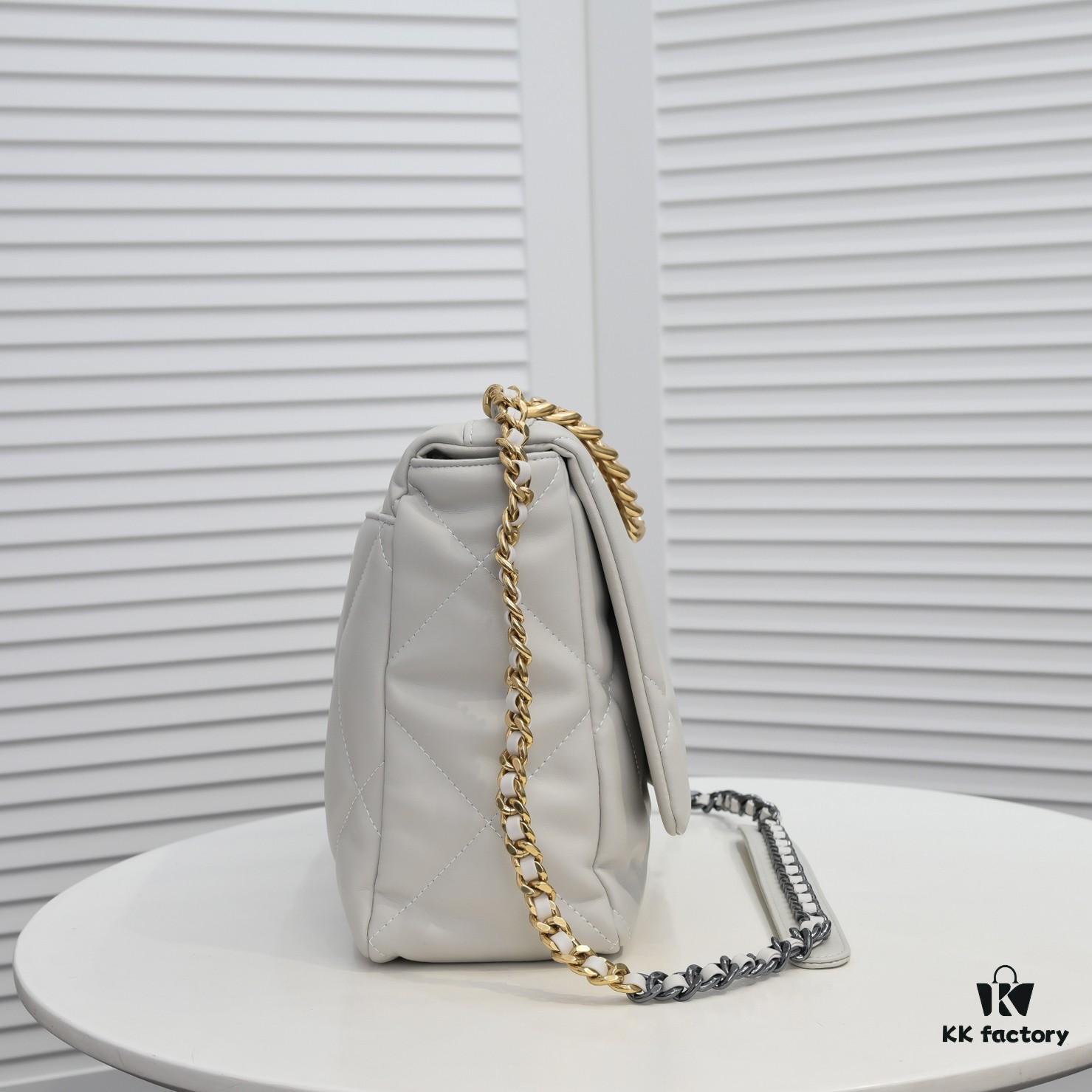 Off-white Large Chanel Latest Bestseller Release 📣📣 Same as Boutique, Imported Cowhide Leather with Super Soft Touch