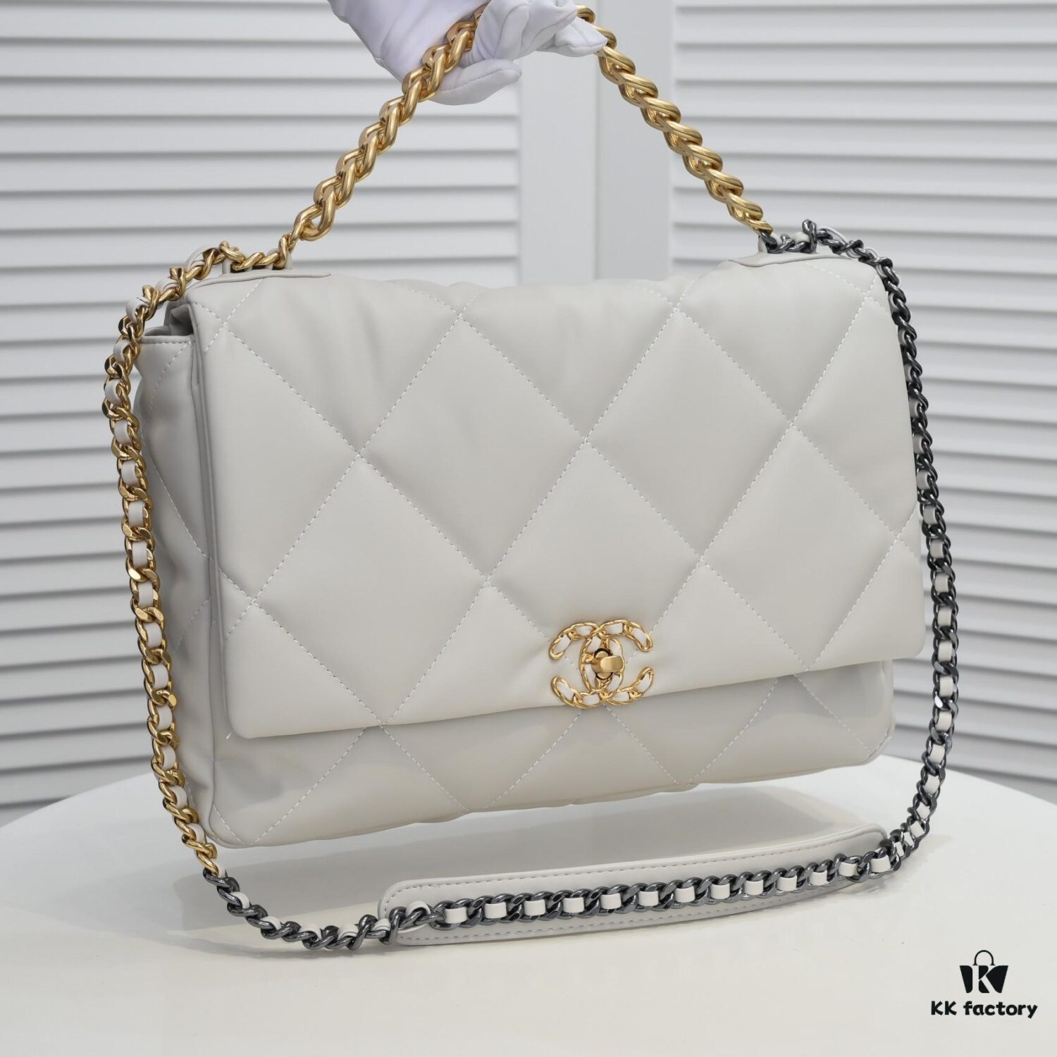 Off-white Large Chanel Latest Bestseller Release 📣📣 Same as Boutique, Imported Cowhide Leather with Super Soft Touch