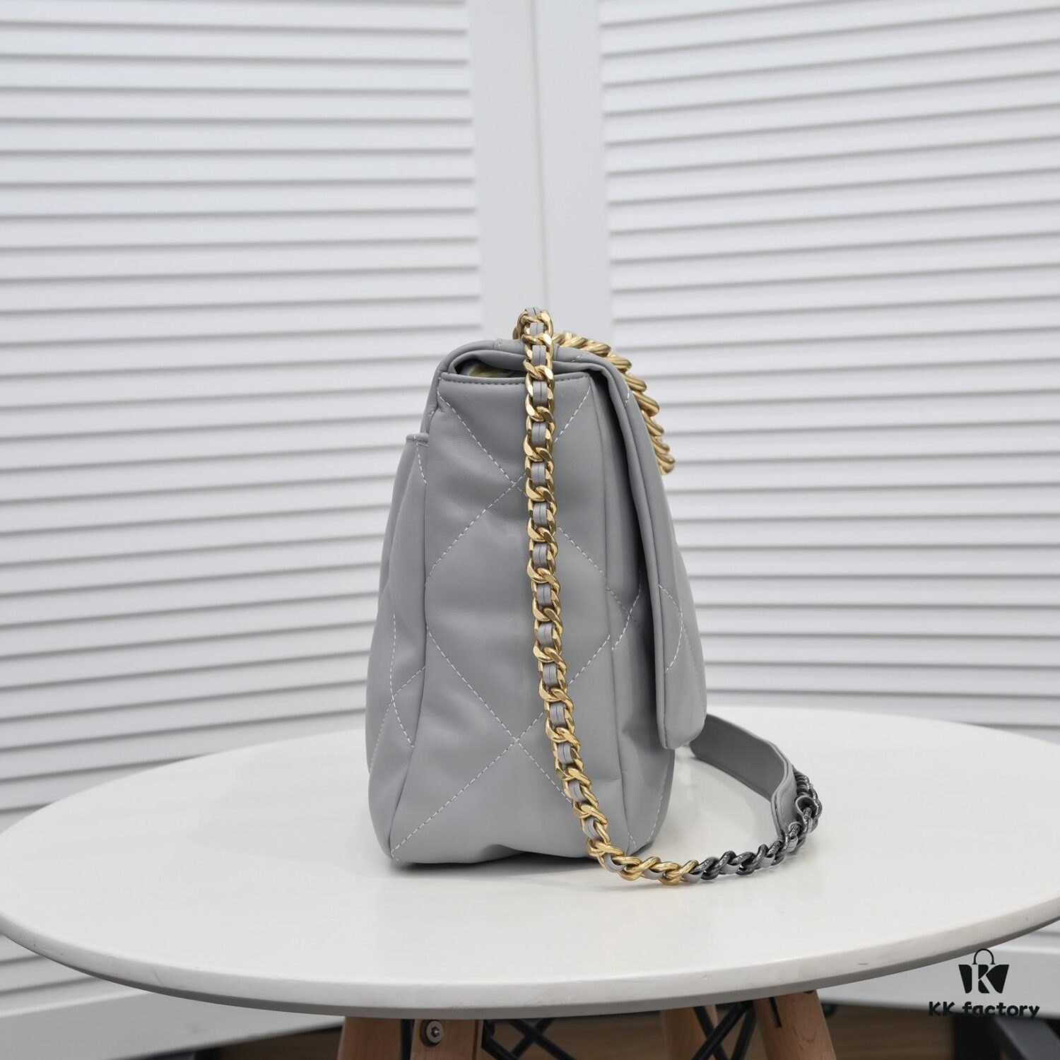 Large Gray Chanel Latest Bestseller in Stock 📣📣 Synchronized with Boutique, Imported Calfskin Leather 🐂, Extremely Soft Touch