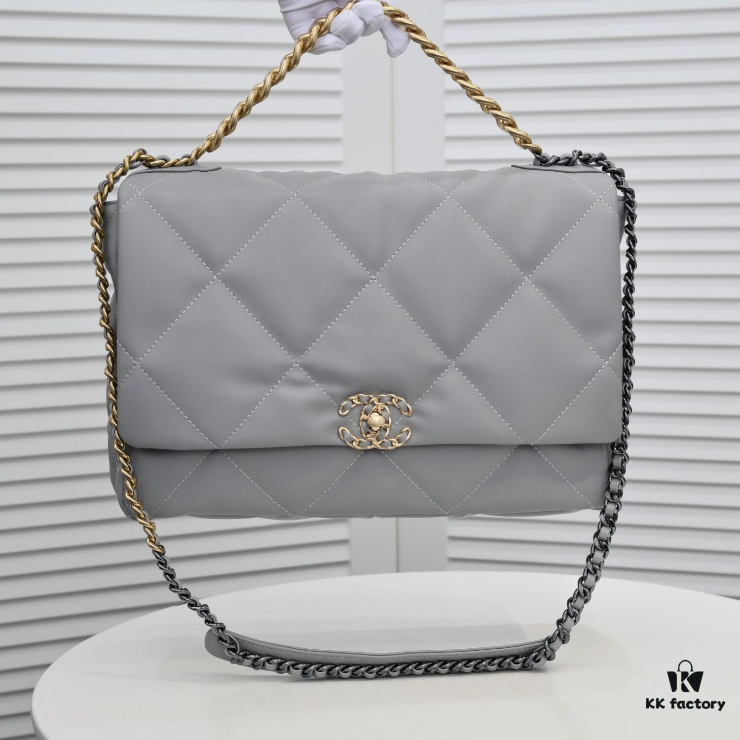 Large Gray Chanel Latest Bestseller in Stock 📣📣 Synchronized with Boutique, Imported Calfskin Leather 🐂, Extremely Soft Touch