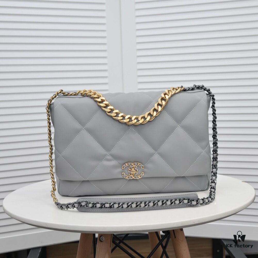 Large Gray Chanel Latest Bestseller in Stock 📣📣 Synchronized with Boutique, Imported Calfskin Leather 🐂, Extremely Soft Touch