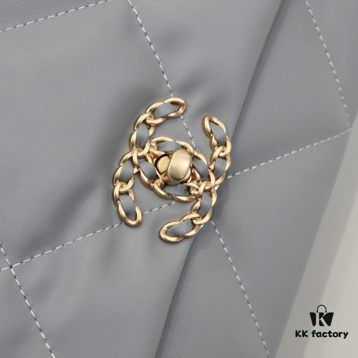 Large Gray Chanel Latest Bestseller in Stock 📣📣 Synchronized with Boutique, Imported Calfskin Leather 🐂, Extremely Soft Touch