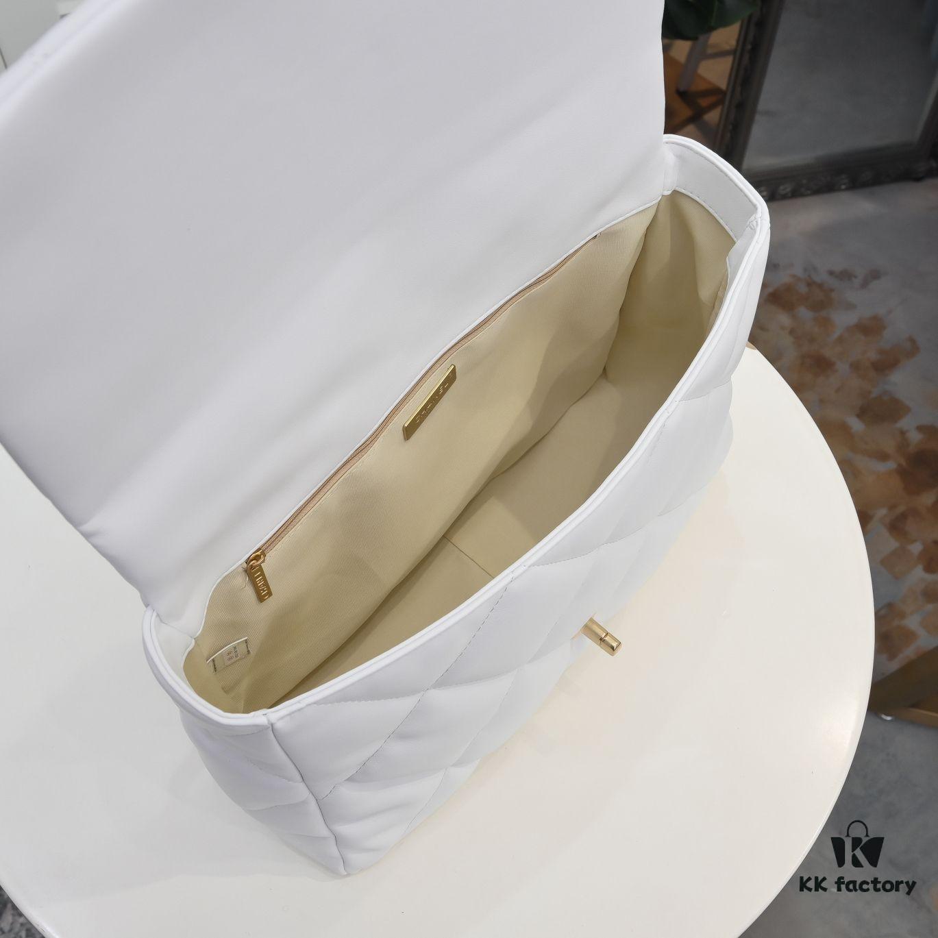 Pure White Large Size Chanel Latest Bestseller Just Released 📣📣 Same as Boutique, Imported Cowhide Leather 🐂, Extremely Soft Touch, Superb Fit, Can Be Carried by Hand, on Shoulder or Crossbody, Fully Showcasing Women's Elegant Charm 💃 Hurry and Grab Yours Now