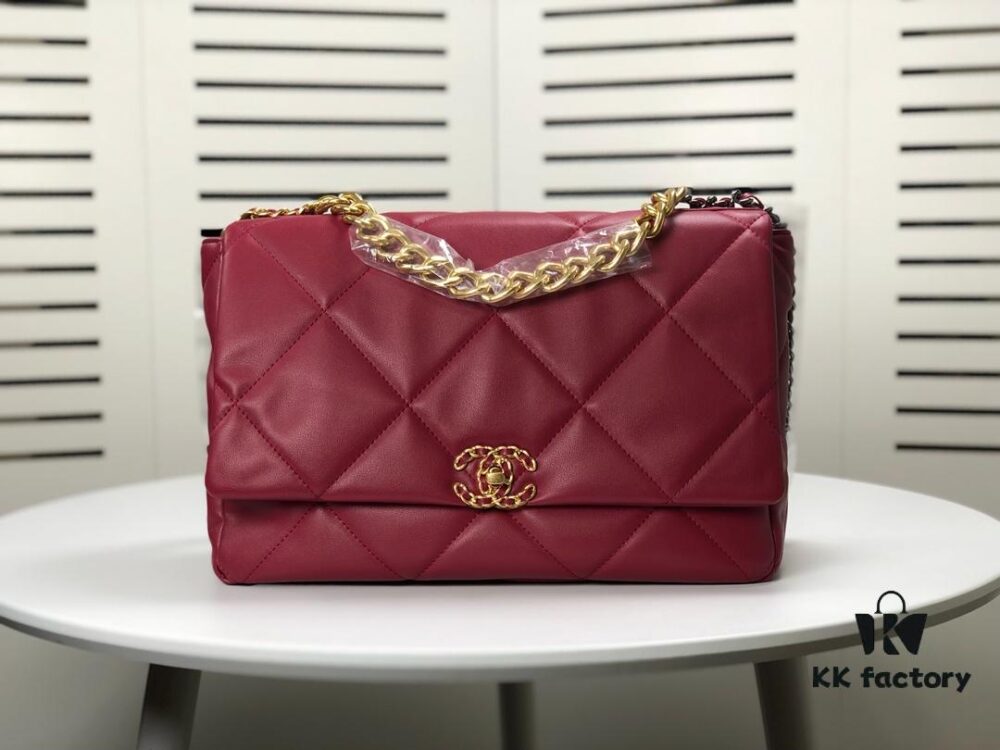 Burgundy Red Oversized Chanel Latest Bestseller Release 📣📣 Synchronized with Counter, Premium Imported Cowhide Leather, Extremely Soft Touch