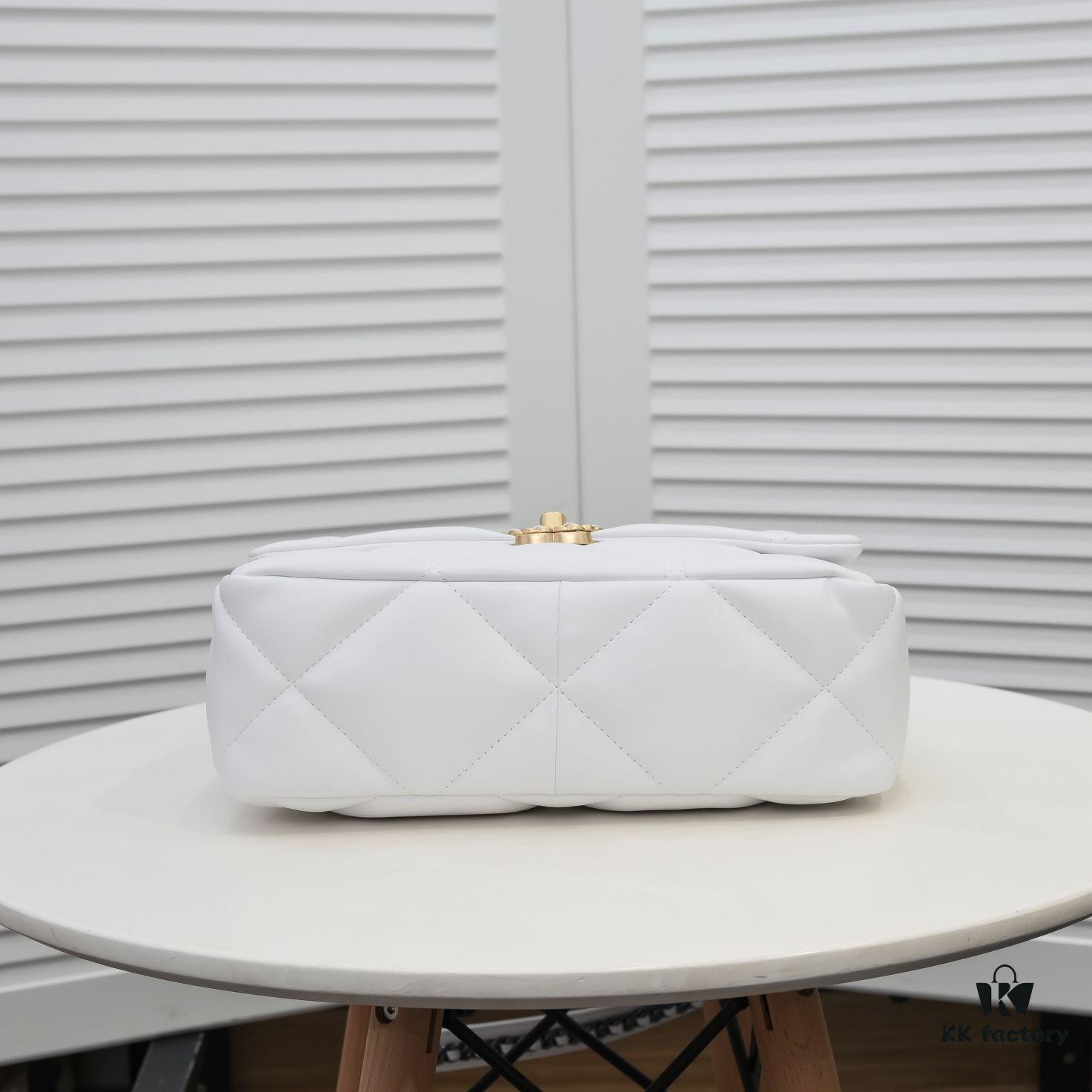 Pure White Medium-Sized Chanel Latest Bestseller - Now Available 📣📣 Same as Boutique, Imported Calfskin Leather 🐂, Extremely Soft to the Touch