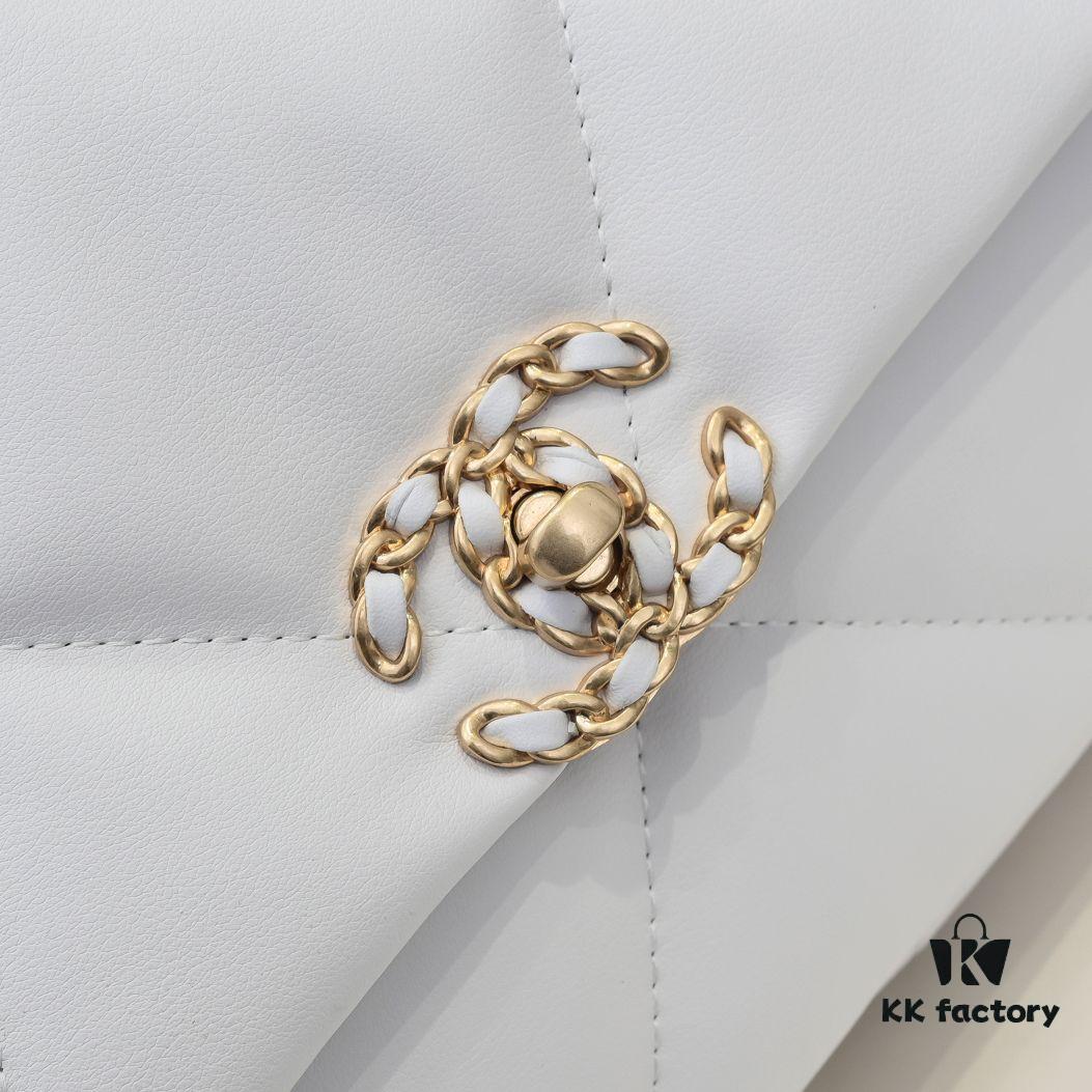 Pure White Medium-Sized Chanel Latest Bestseller - Now Available 📣📣 Same as Boutique, Imported Calfskin Leather 🐂, Extremely Soft to the Touch