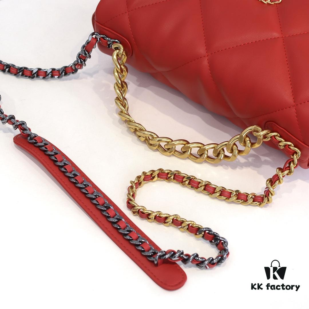 Large Red Medium-Sized Chanel Latest Bestseller Now Available 📣📣 Synchronized with Counter Release🤭 Premium Imported Calfskin 🐂 Extremely Soft Touch. Excellent Fit, Can Be Carried by Hand, on Shoulder, or Crossbody, Fully Showcasing Women's Elegant Charm 💃 Act Now!