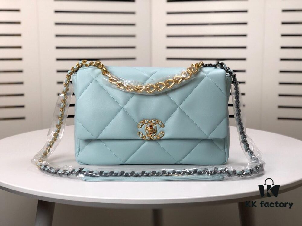 Mint Green Medium Size Chanel Latest Bestseller Release 📣📣 Synchronized with Counter, Imported Calfskin 🐂 Extremely Soft Texture