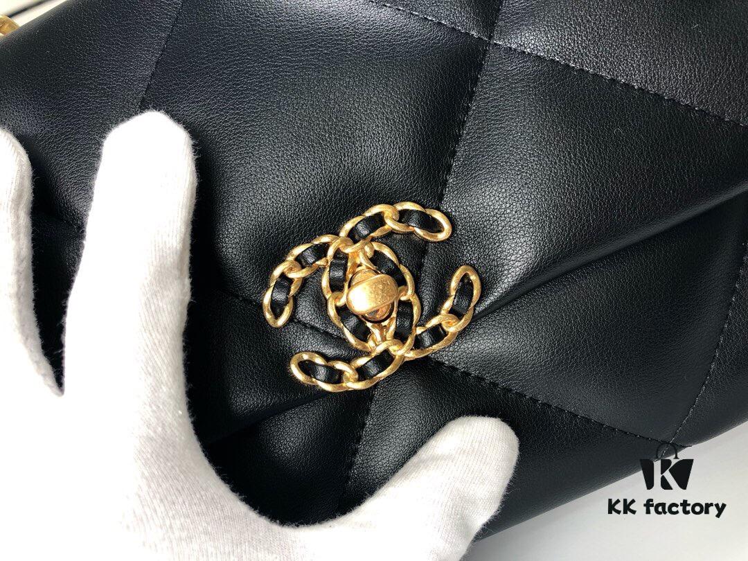 Black Medium-Sized Chanel Latest Bestseller - Now Available