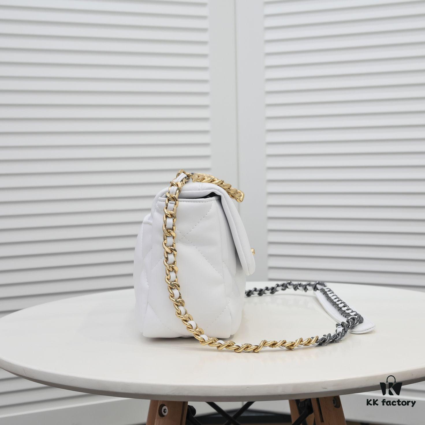 Pure White Small Size Chanel Latest Bestseller Release 📣📣 Synchronized with Counter, Premium Imported Calfskin Leather, Extremely Soft Touch