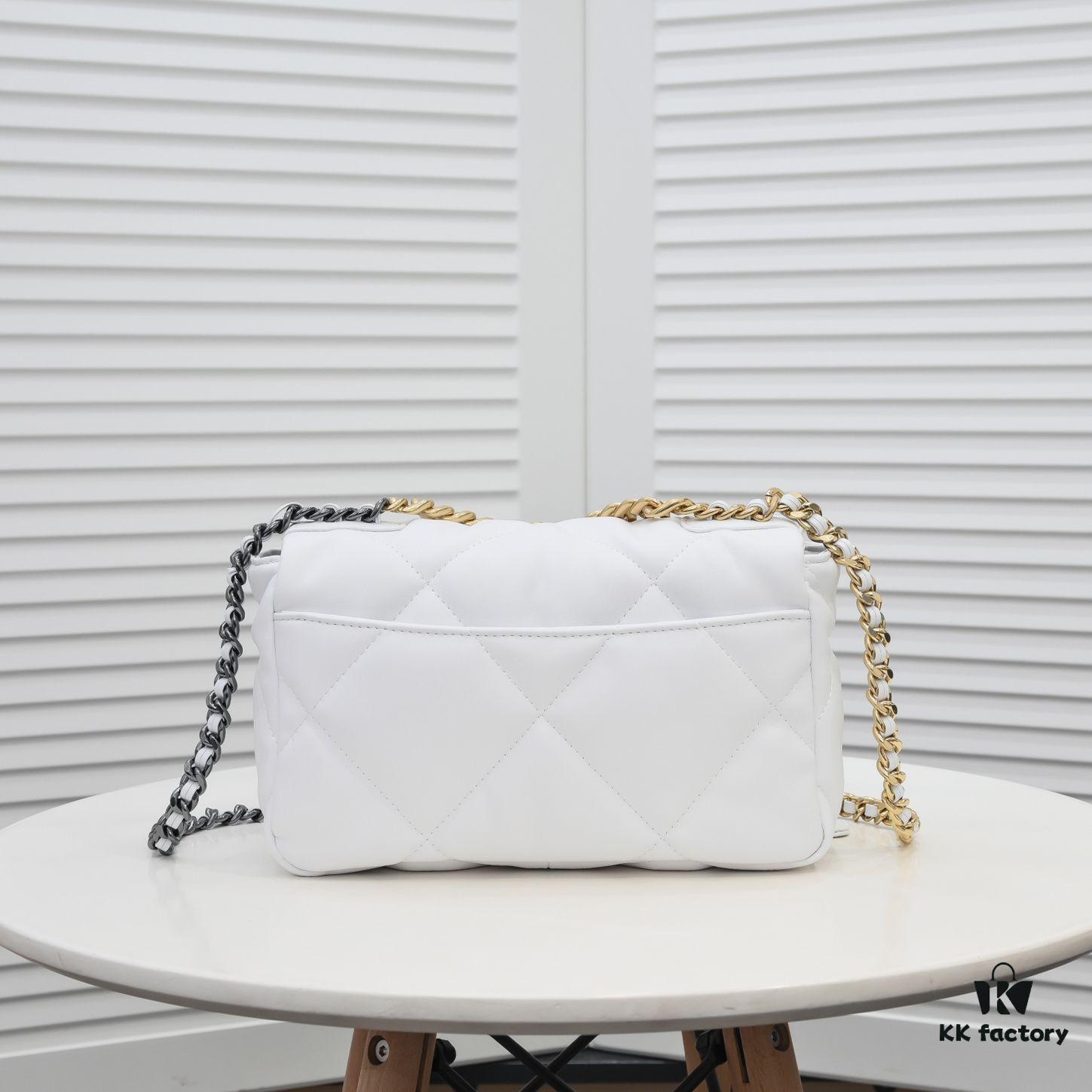 Pure White Small Size Chanel Latest Bestseller Release 📣📣 Synchronized with Counter, Premium Imported Calfskin Leather, Extremely Soft Touch