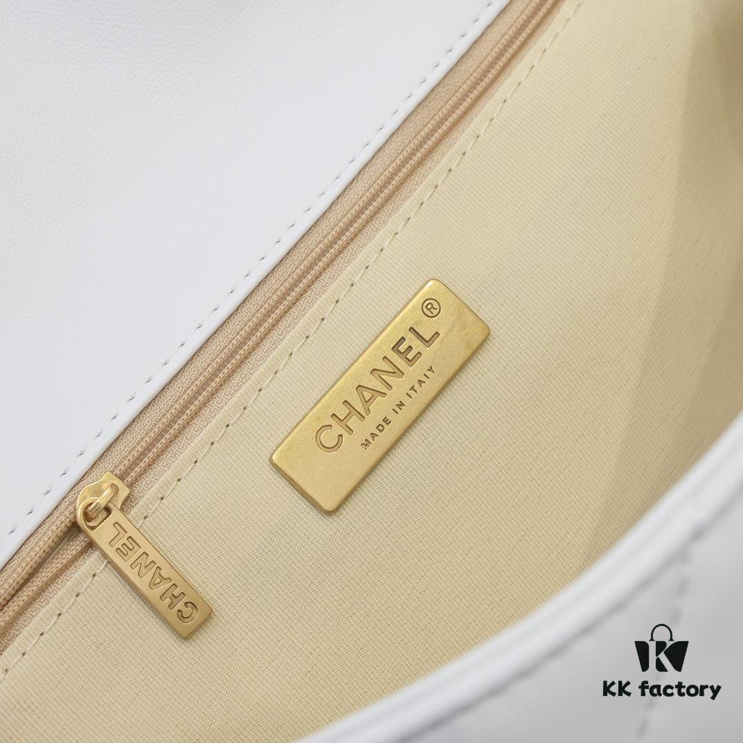 Pure White Small Size Chanel Latest Bestseller Release 📣📣 Synchronized with Counter, Premium Imported Calfskin Leather, Extremely Soft Touch