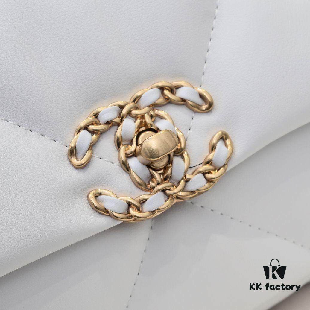 Pure White Small Size Chanel Latest Bestseller Release 📣📣 Synchronized with Counter, Premium Imported Calfskin Leather, Extremely Soft Touch