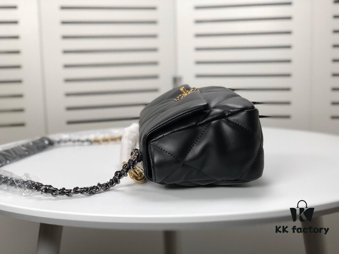 Black Small Size Chanel Latest Bestseller Release 📣📣 Synchronized with Boutique, Imported Calfskin Leather 🐂 Exceptionally Soft Touch