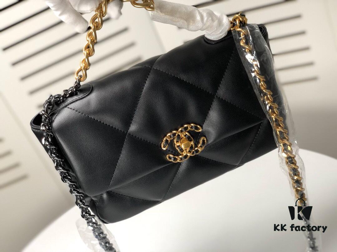 Black Small Size Chanel Latest Bestseller Release 📣📣 Synchronized with Boutique, Imported Calfskin Leather 🐂 Exceptionally Soft Touch
