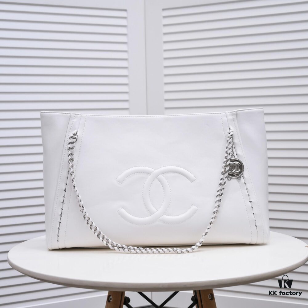 Chanel A2021 New Arrival Tote Bag from the Haute Couture Collection