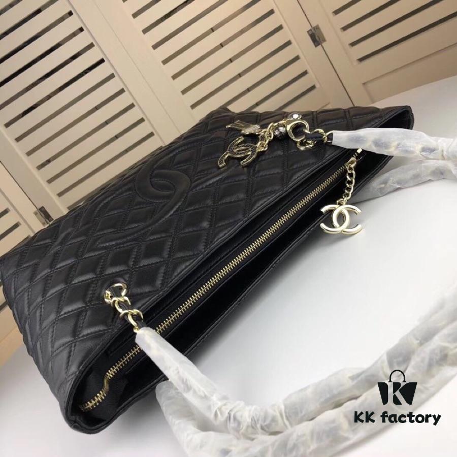 Chanel Robot Pendant Zipper Tote Bag Soft Lambskin Shopping Bag with Double C Logo