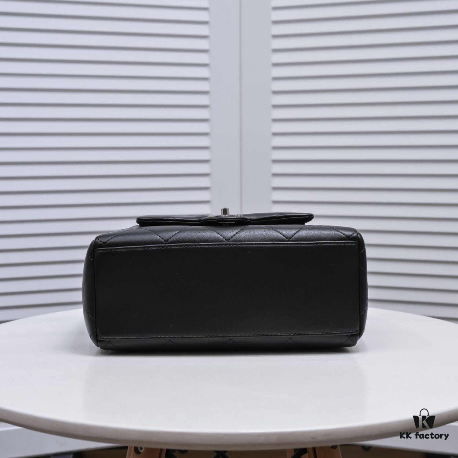 Chanel New Arrival In Stock; Made with Chanel Genuine Leather Checkered Pattern, Soft and Thick Texture, Exquisite Craftsmanship, Premium Hardware, Large Capacity Without Bulkiness, Excellent Quality to Hold