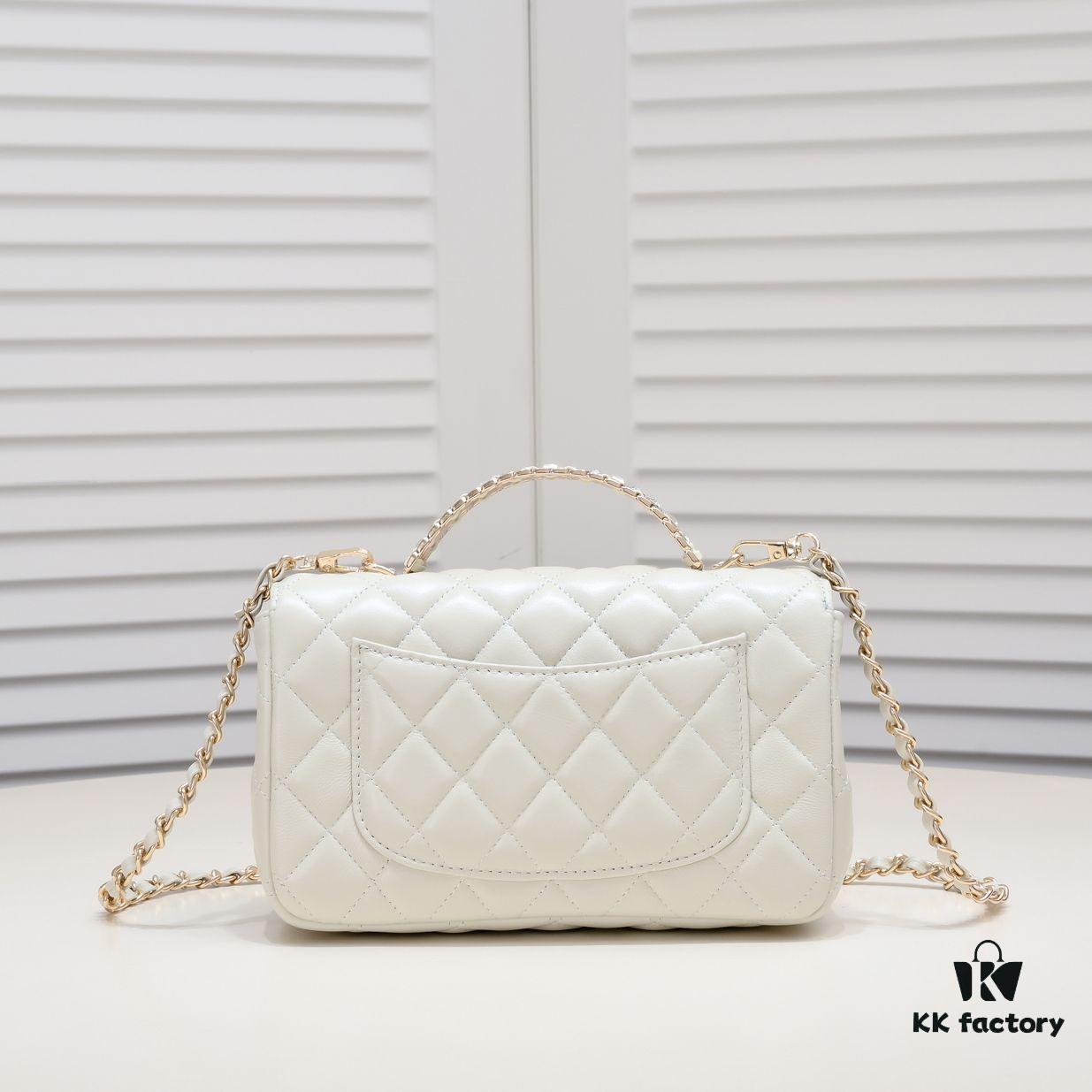 Large Size 🦋 Chanel 🖤 23A Diamond Handle CF Mini, Early Release and Already Secured 💎