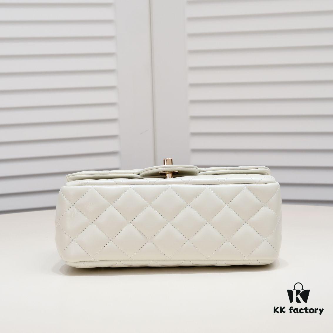 Large Size 🦋 Chanel 🖤 23A Diamond Handle CF Mini, Early Release and Already Secured 💎