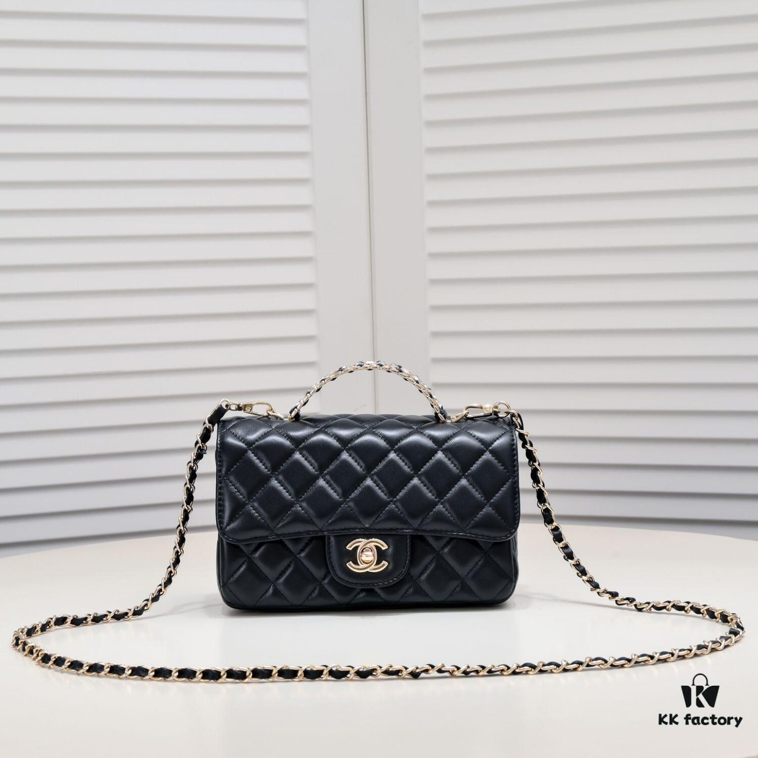 Large Size 🦋 Chanel 🖤 23A Diamond Handle CF Mini, Early Release Available 💎