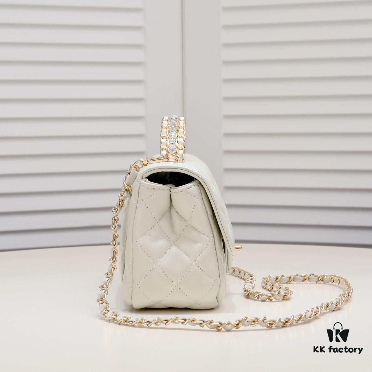 Small Size 🦋 Chanel 🖤 23A Diamond Handle CF Mini, Early Release 💎