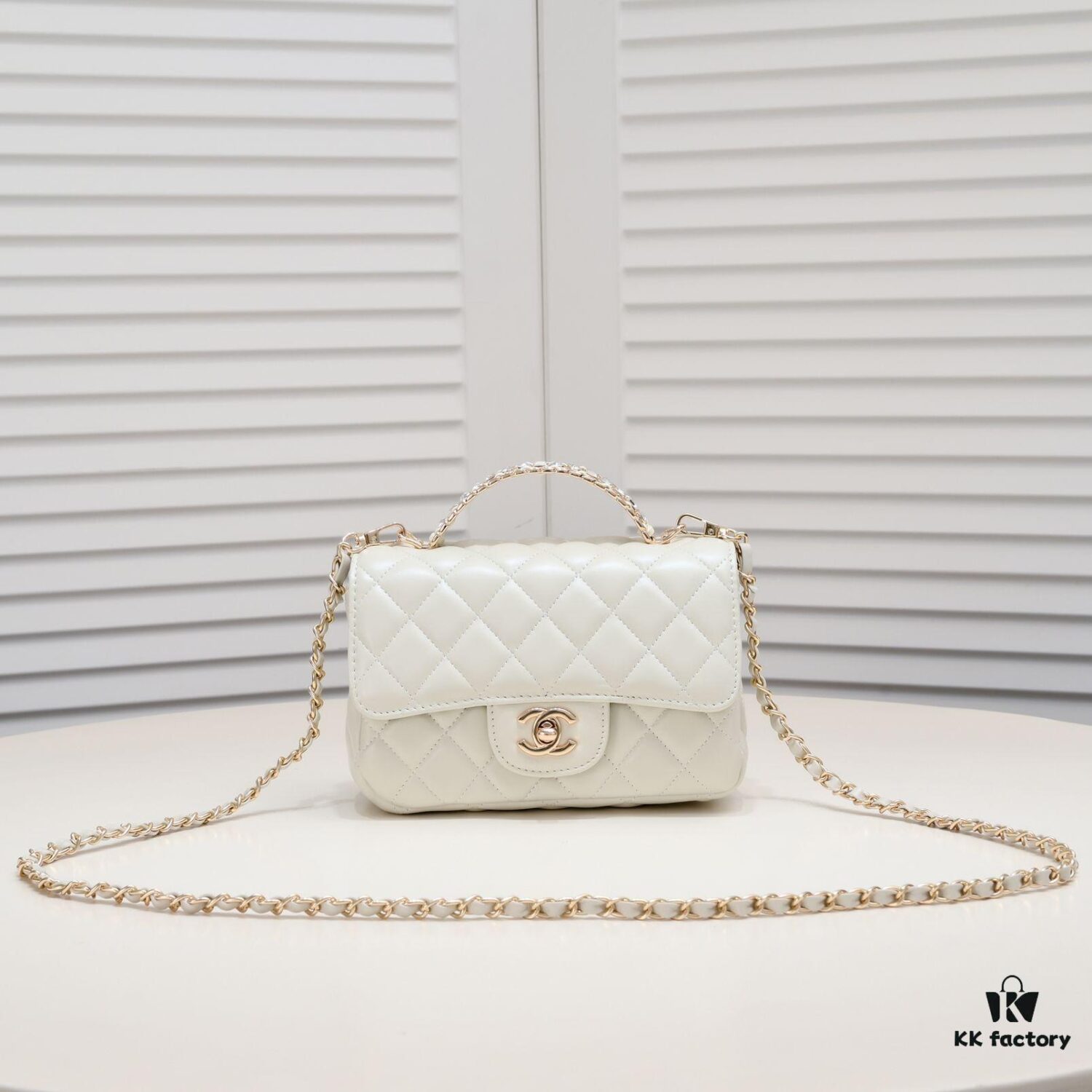 Small Size 🦋 Chanel 🖤 23A Diamond Handle CF Mini, Early Release 💎