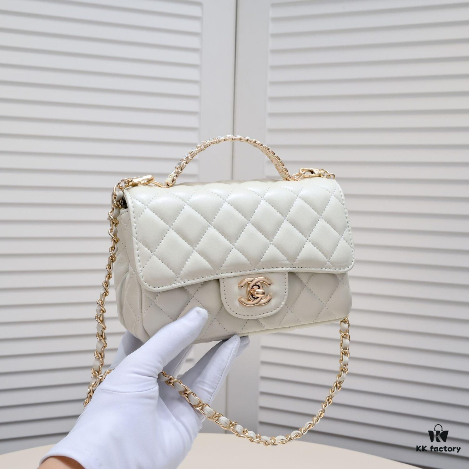 Small Size 🦋 Chanel 🖤 23A Diamond Handle CF Mini, Early Release 💎