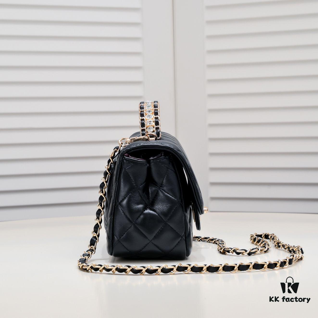 Small Size 🦋 Chanel 🖤 23A Diamond Handle CF Mini, Early Release 💎