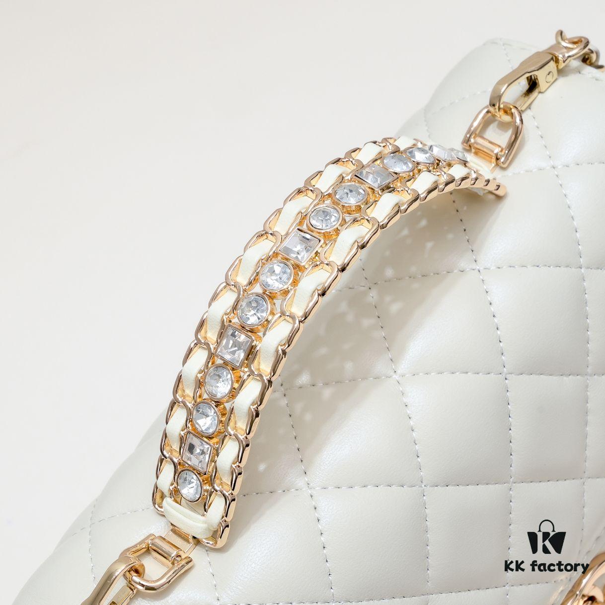 Small Size 🦋 Chanel 🖤 23A Diamond Handle CF Mini, Early Release 💎