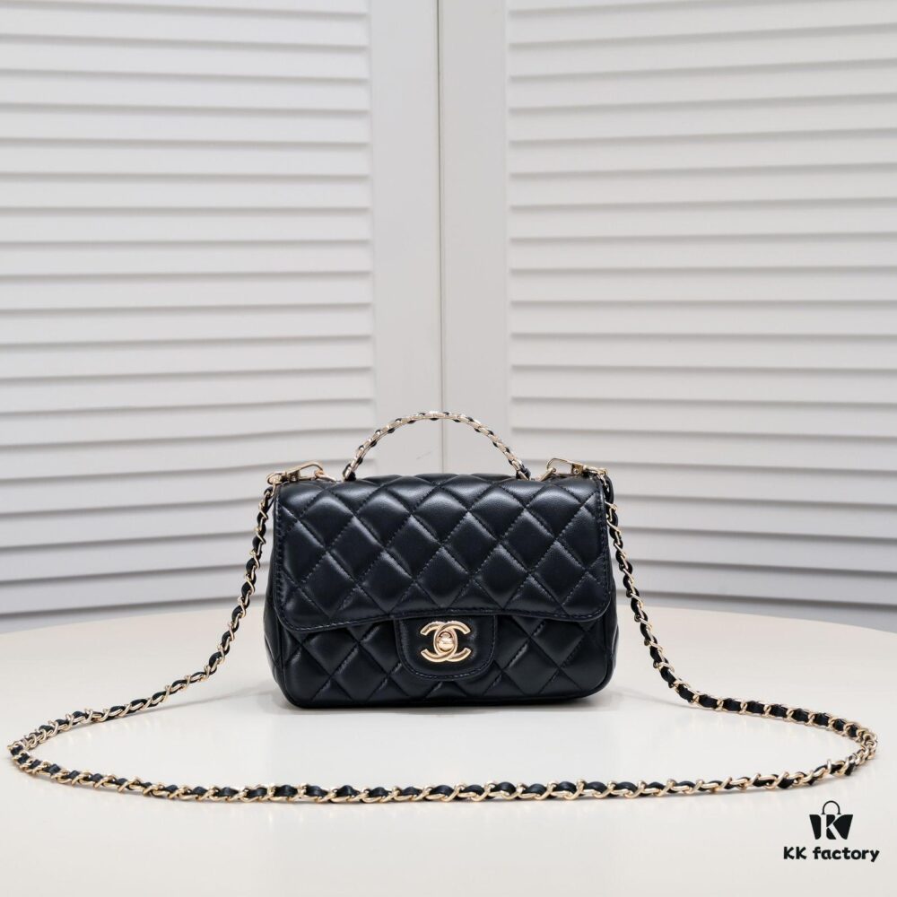 Small Size 🦋 Chanel 🖤 23A Diamond Handle CF Mini, Early Release 💎