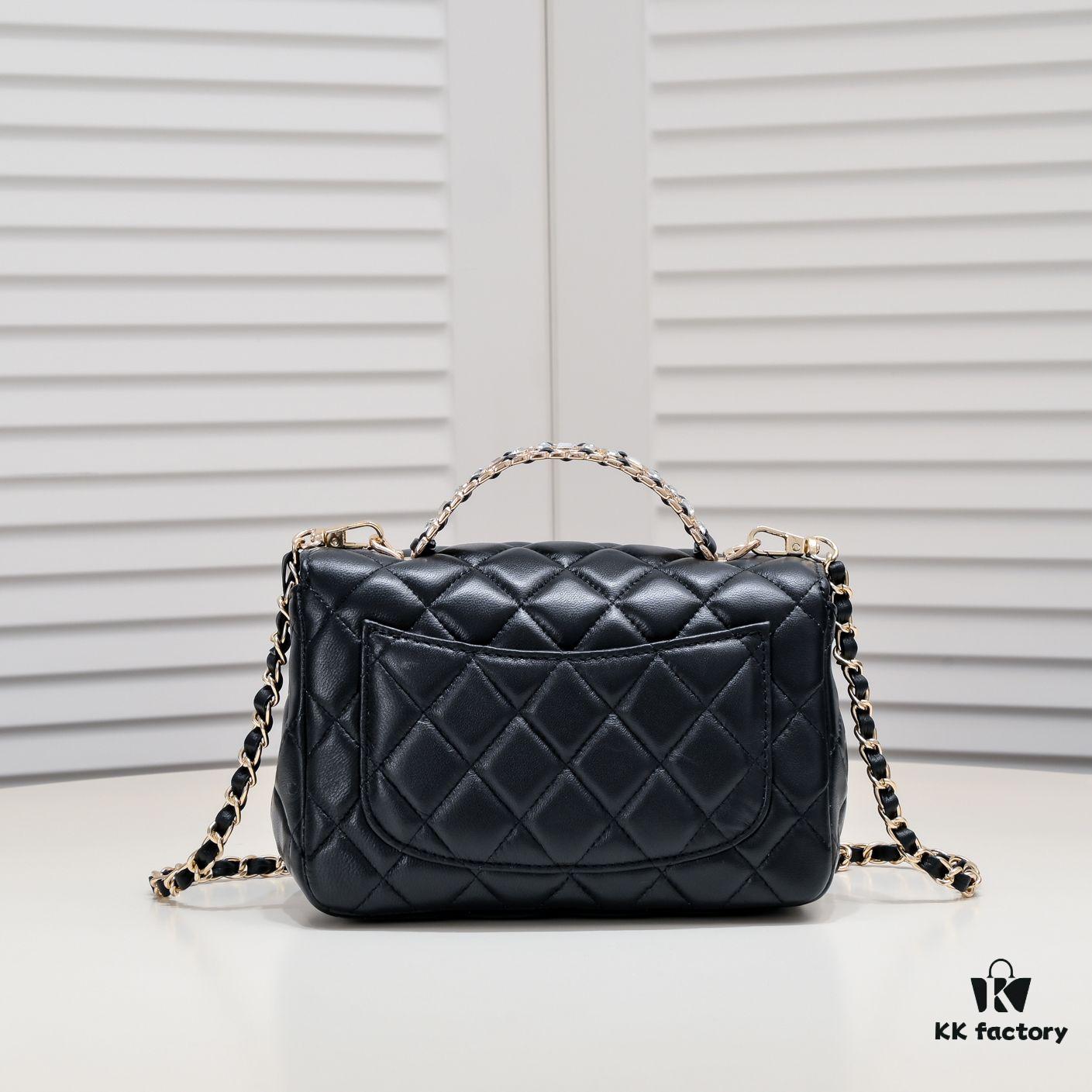 Small Size 🦋 Chanel 🖤 23A Diamond Handle CF Mini, Early Release 💎