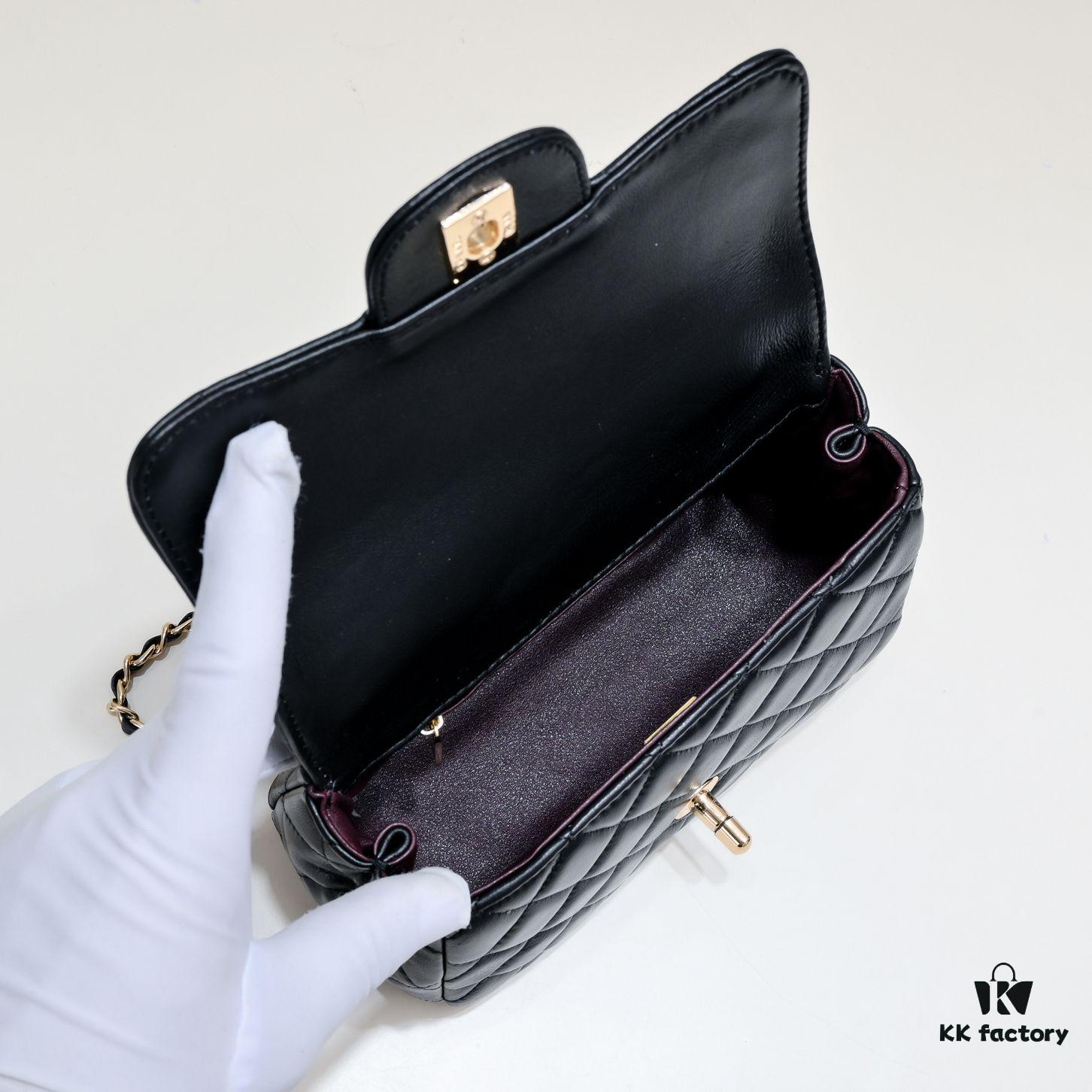 Small Size 🦋 Chanel 🖤 23A Diamond Handle CF Mini, Early Release 💎