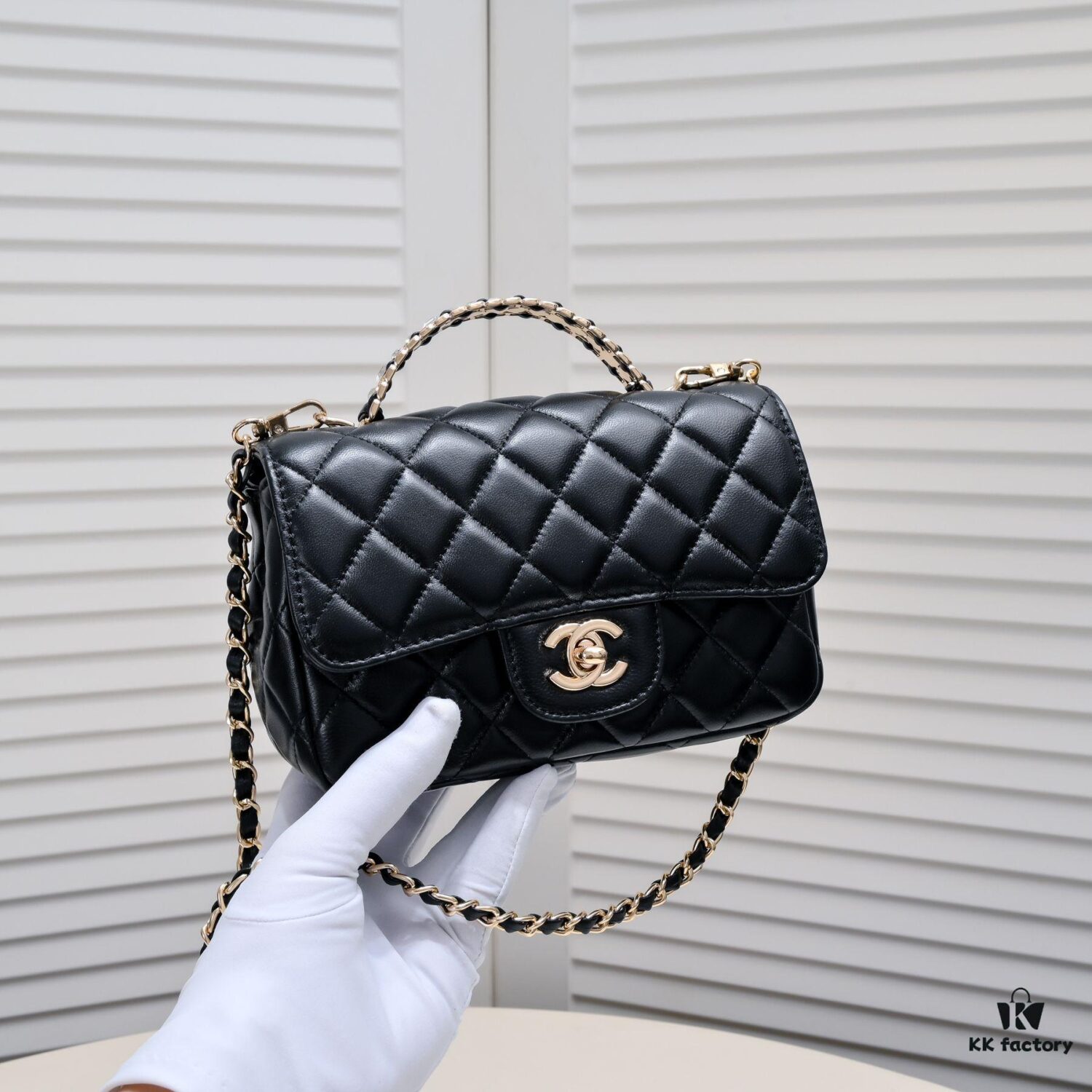 Small Size 🦋 Chanel 🖤 23A Diamond Handle CF Mini, Early Release 💎
