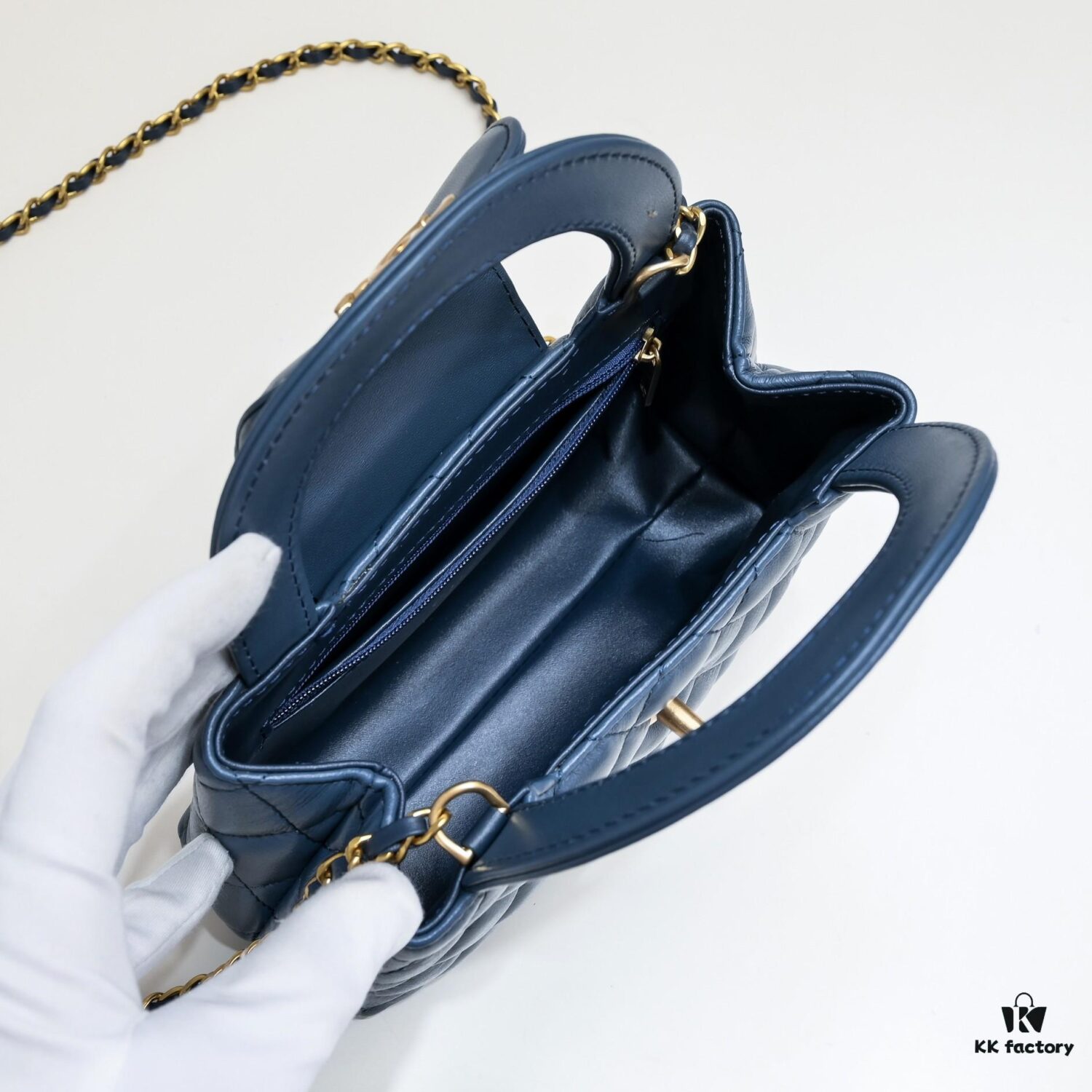 Chanel New Bag 6170 Beautiful Design Inspired by Camellia - Autumn/Winter 23/24 Collection