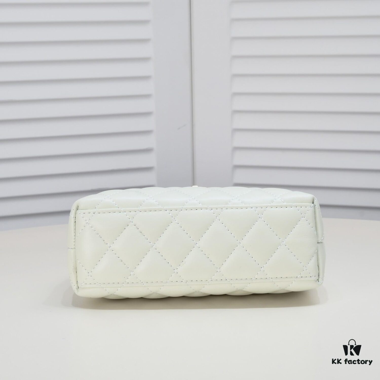 Chanel 6170 New Bag Beautiful Design Inspired by Camellia Flower from AW23/24 Collection