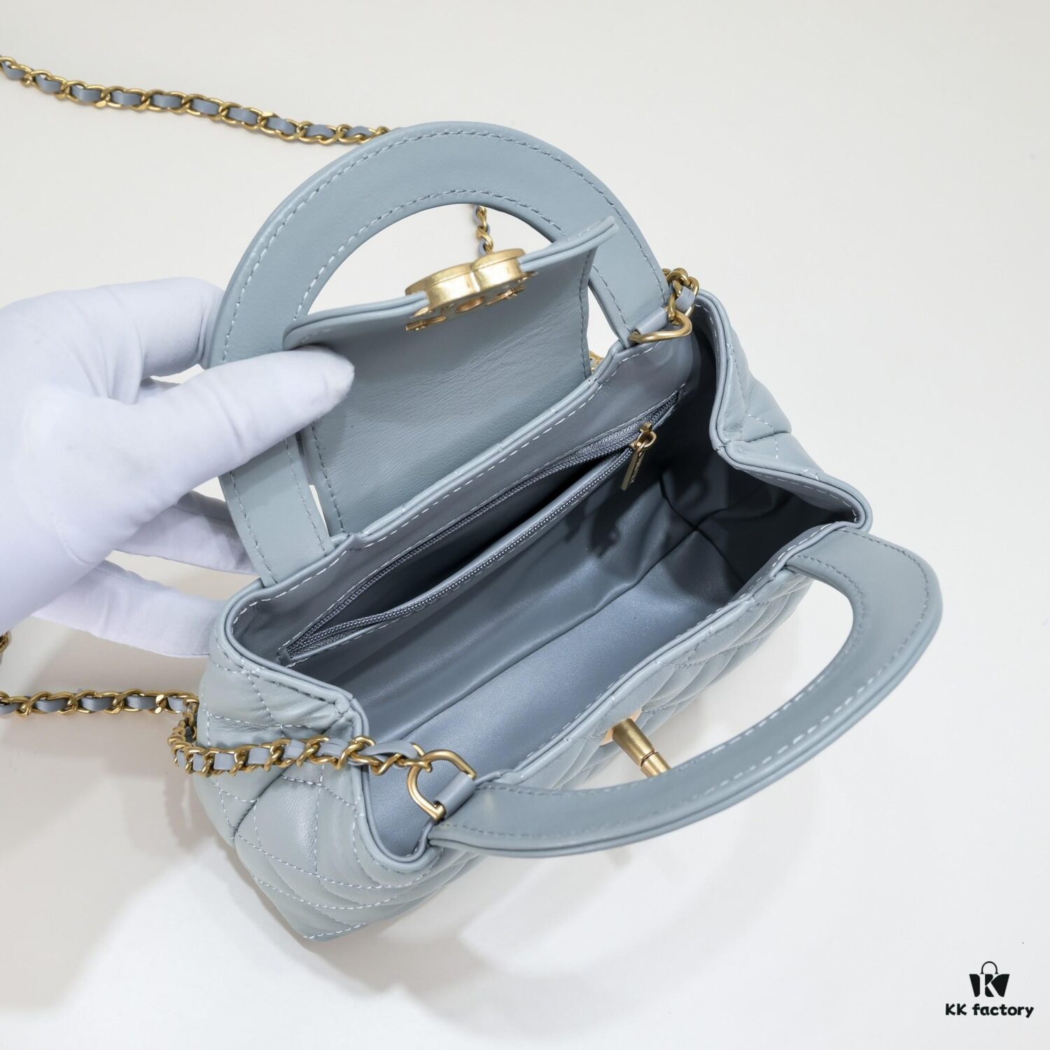 Chanel 6170 New Bag Beautifully Inspired by Camellia - Autumn/Winter 23/24 Collection