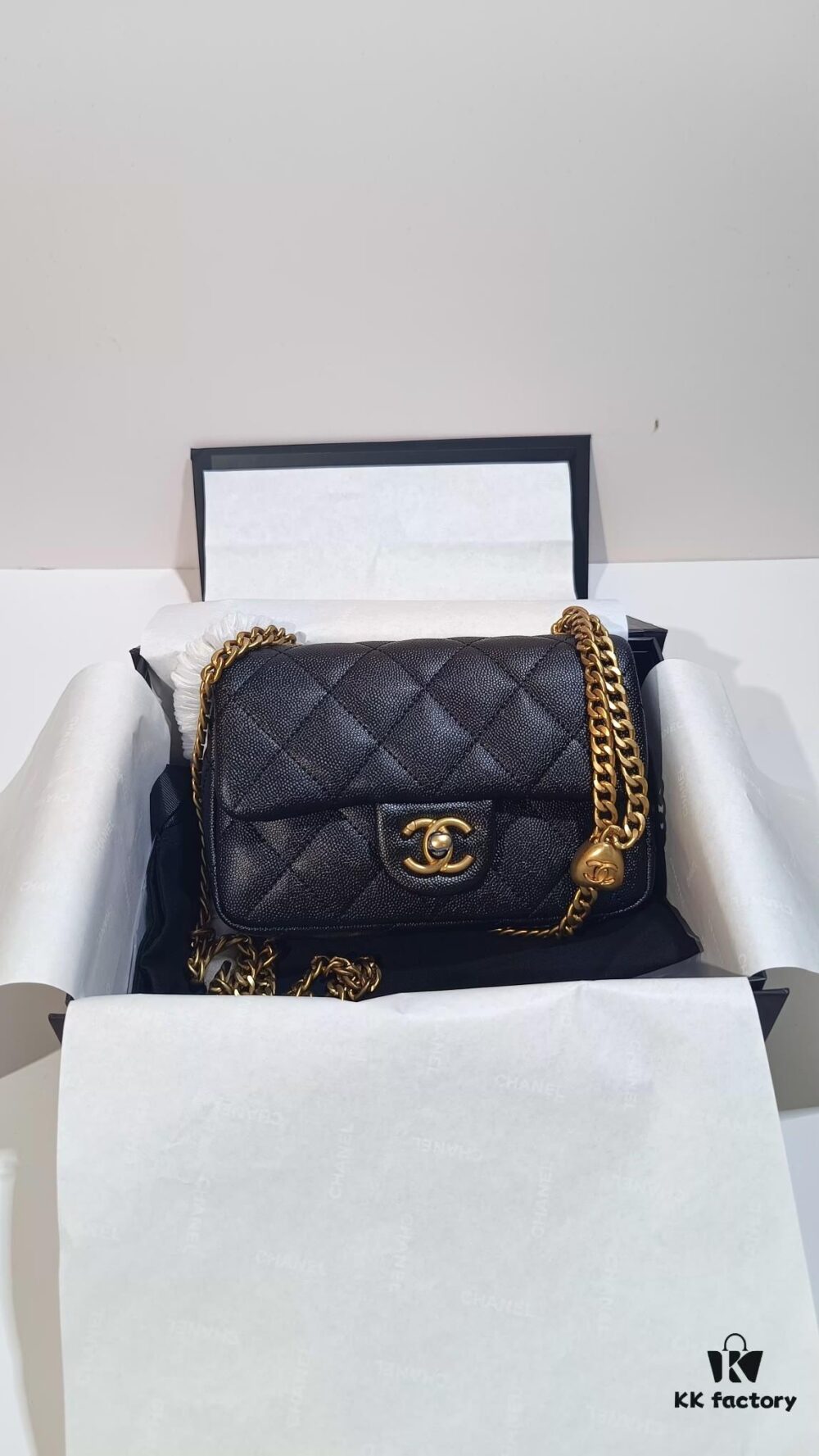 Self-shot Background Chanel ❇️23P New Arrival AS3828 💎 Heart Ball vs. Gold Ball?