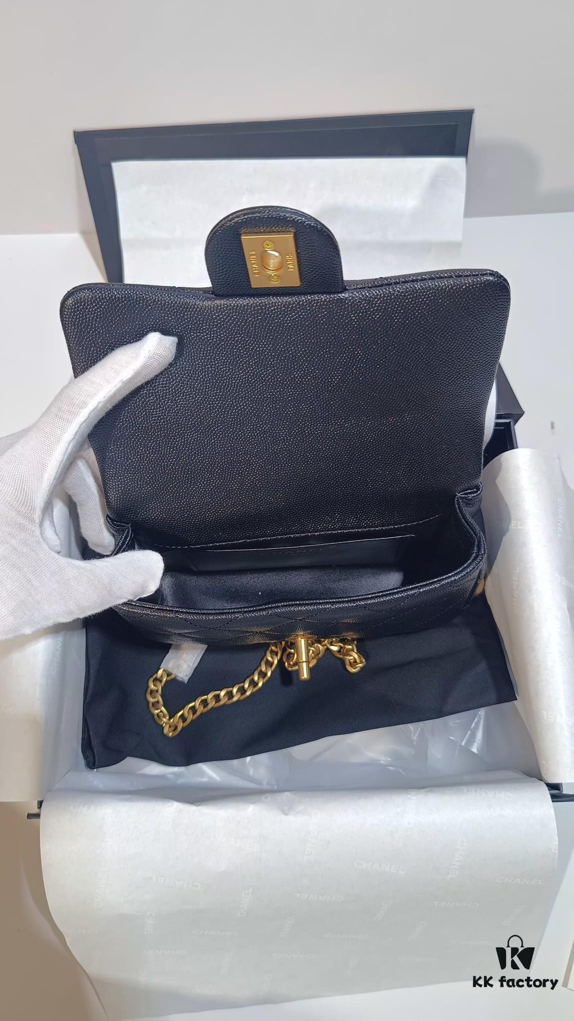 Self-shot Background Chanel ❇️23P New Arrival AS3828 💎 Heart Ball vs. Gold Ball?