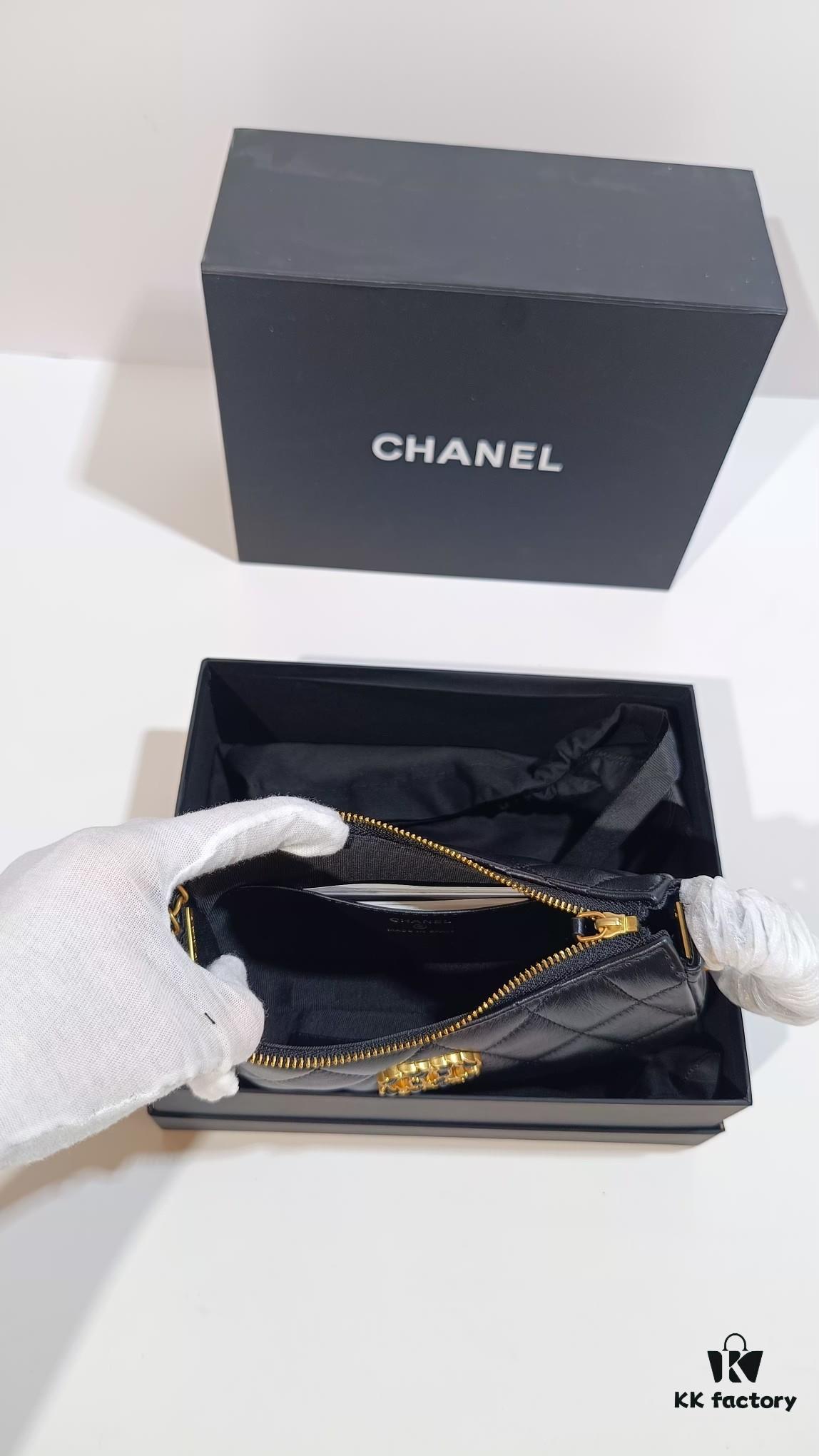 Chanel Model 3647, A Classic Masterpiece Exuding Elegance and Prestige