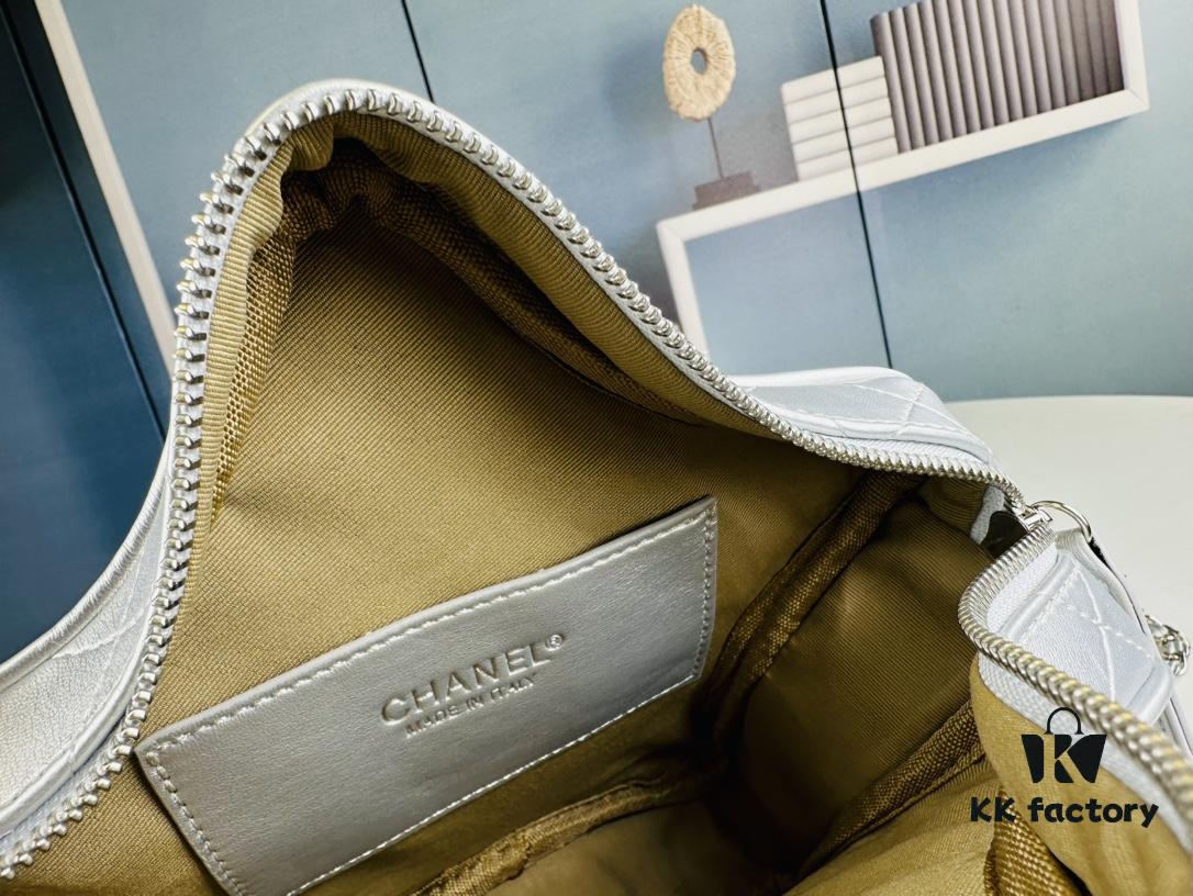 New Arrival Lucky Star CHANEL Mini Bag – Stunning Star-Shaped Design, Golden Luxury Shine, Unique and Elegant Fashion Statement