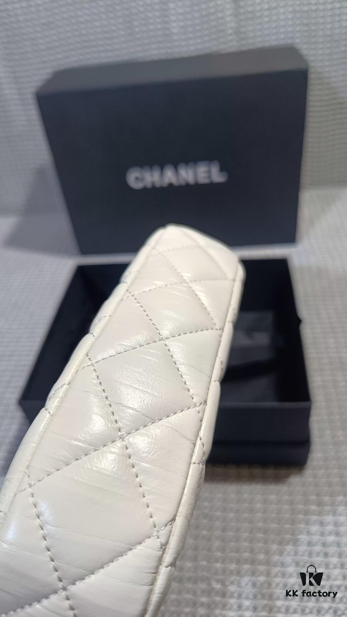 Chanel Model 3647 - A Classic Masterpiece of Elegance and Prestige